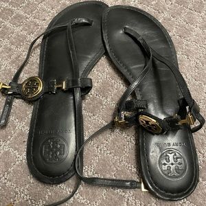 Tory Burch strappy flat sandals - size 9